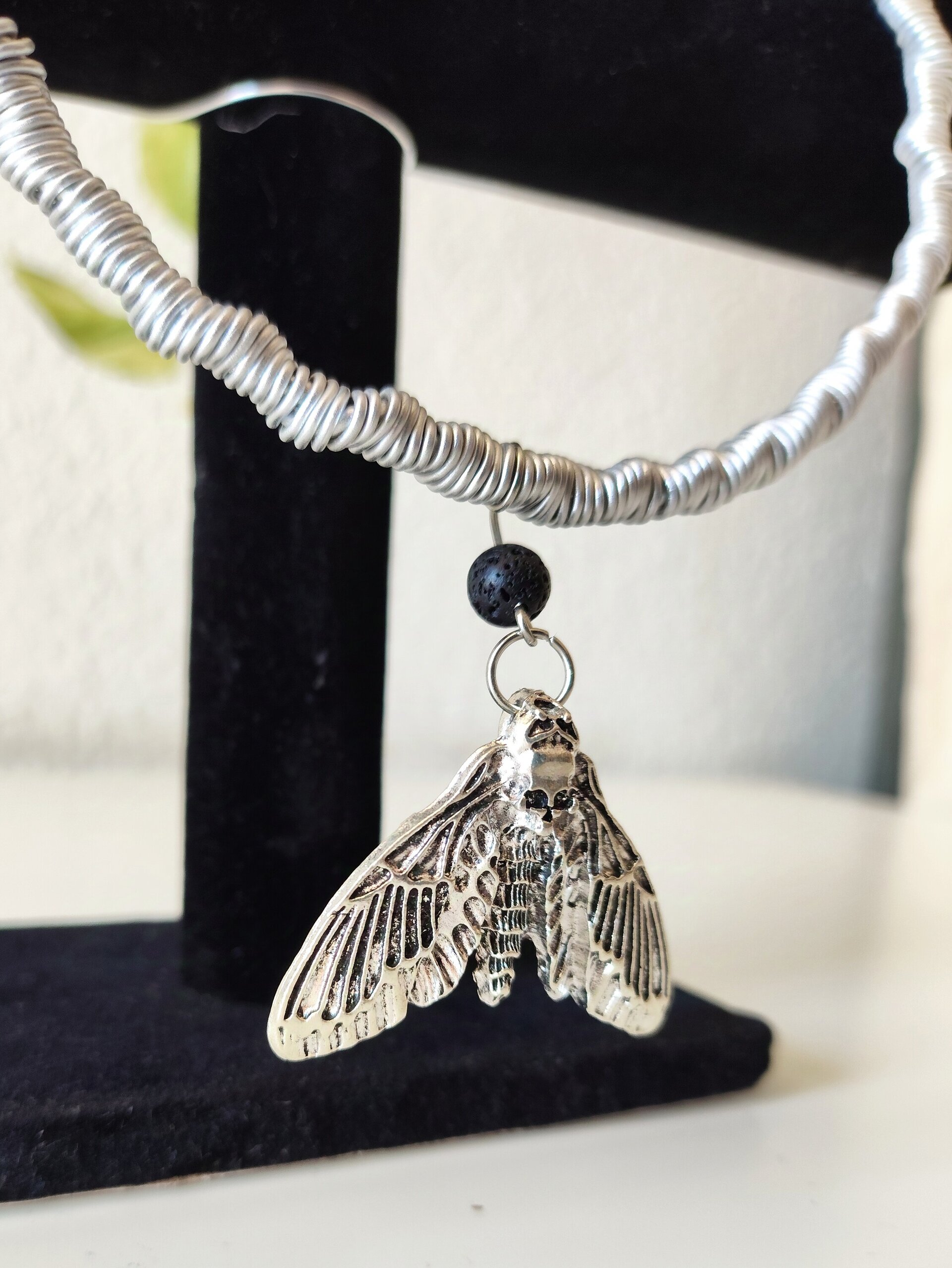 Collar de bucles y polilla - 2