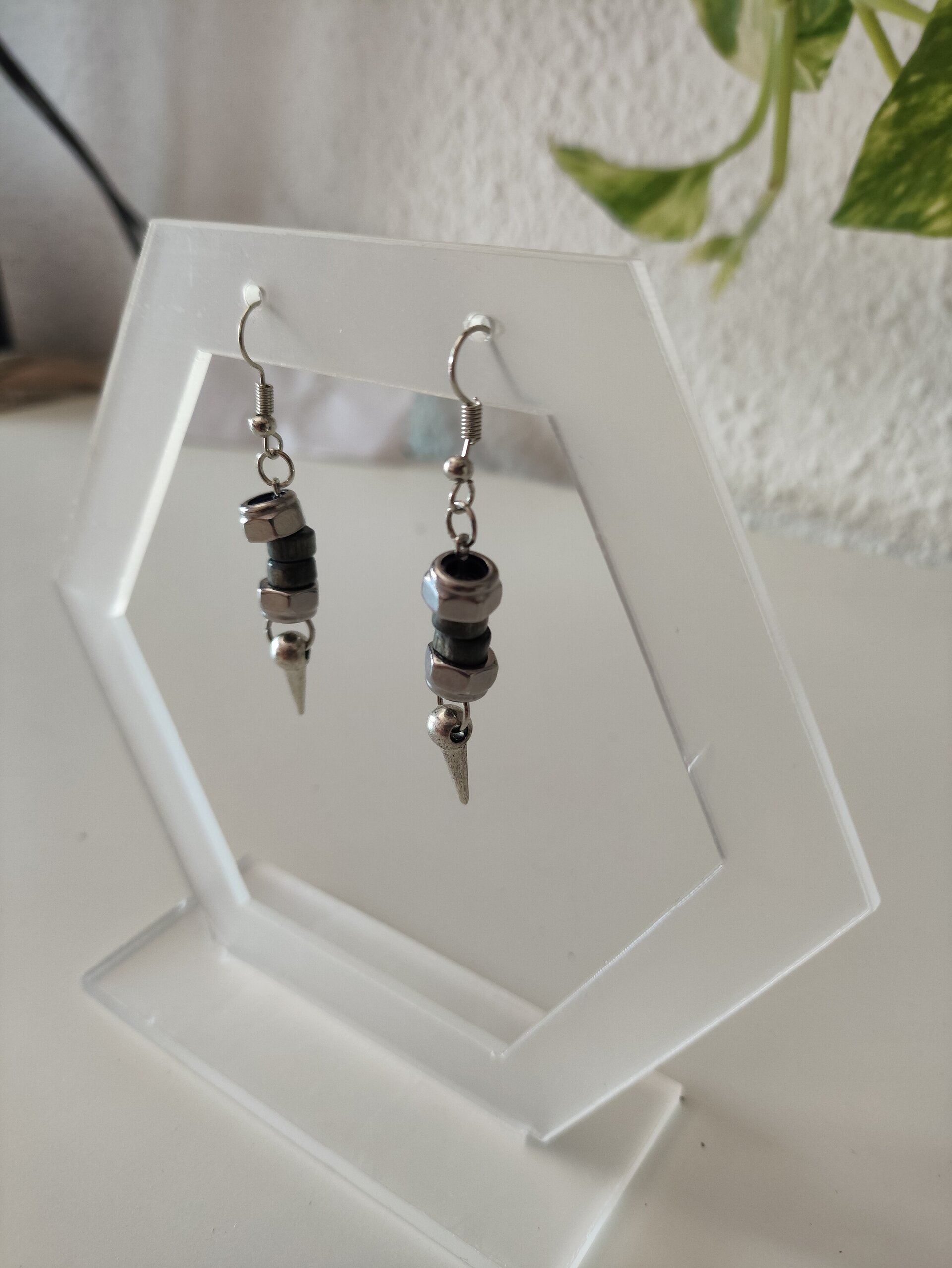 Pendientes pinchos - tuercas, cuentas de madera y pinchos - 2