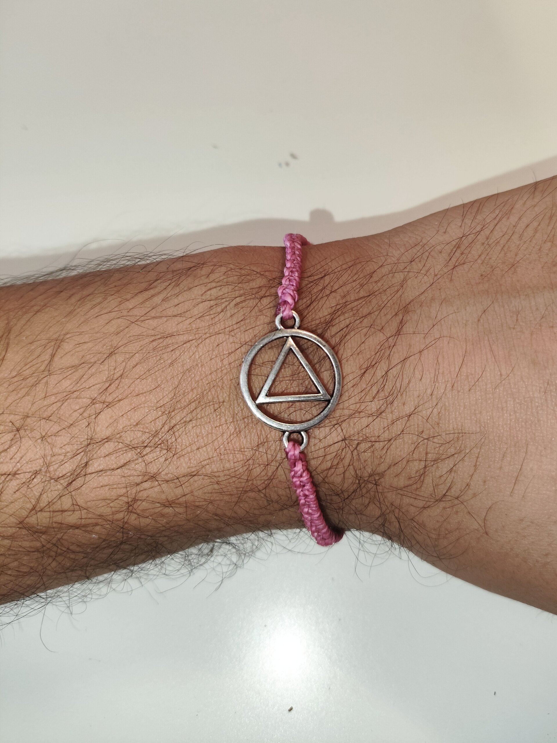 Pulsera triángulo - macramé y metal - 2