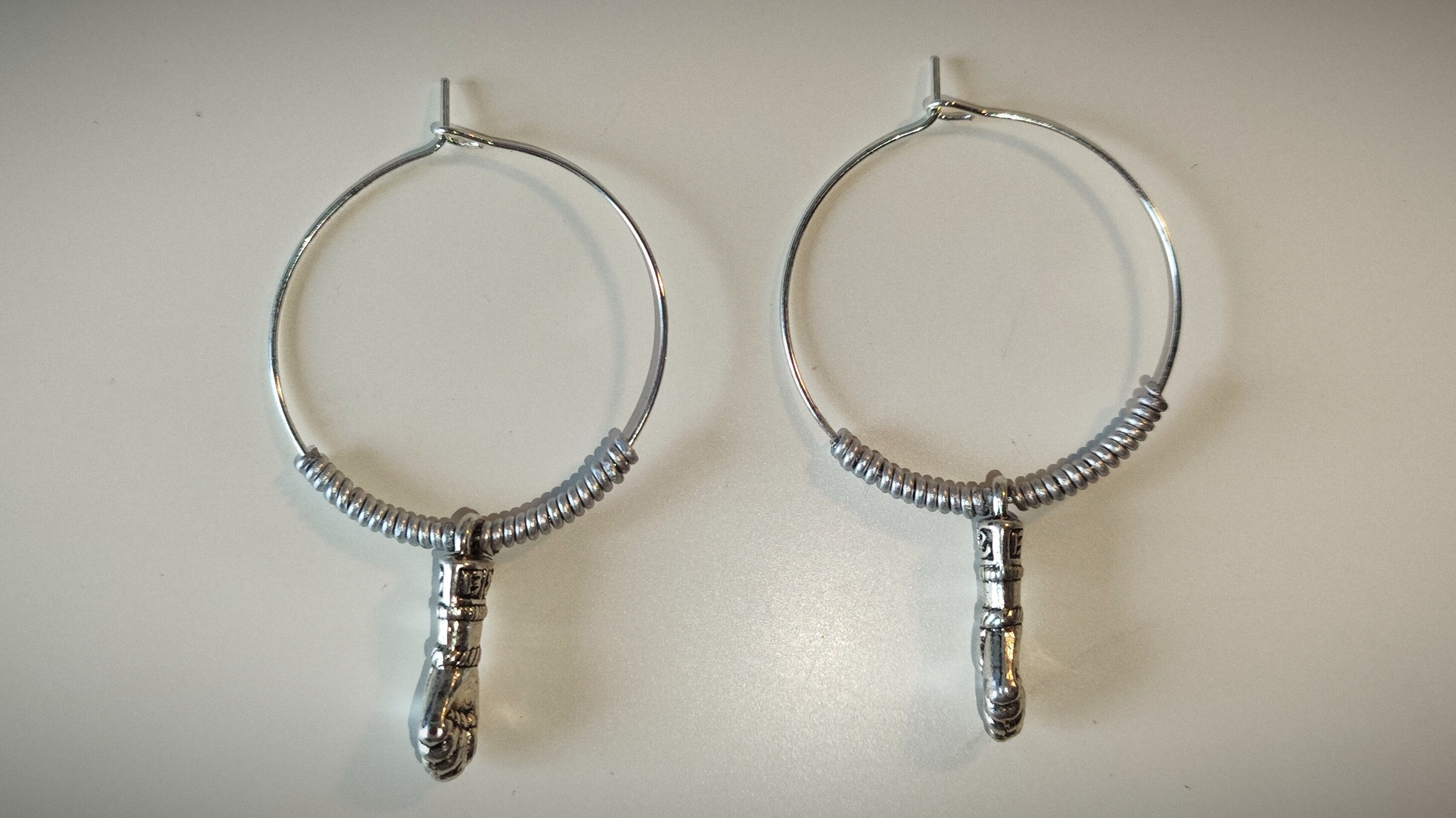 Aros con puños - alambre y metal - 2